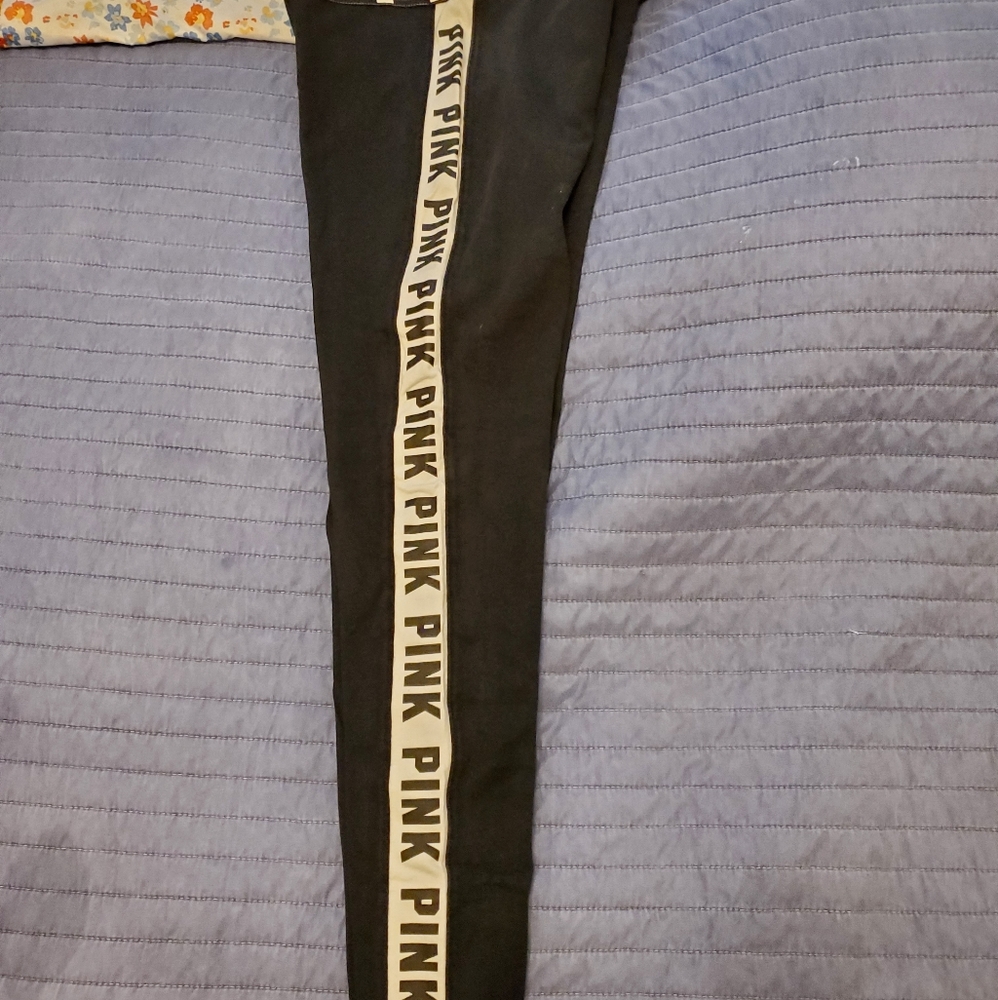 Small black leggings from pink